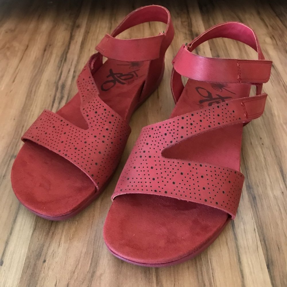 OTBT Red Leather Theodora Sandals Size 9 Like New